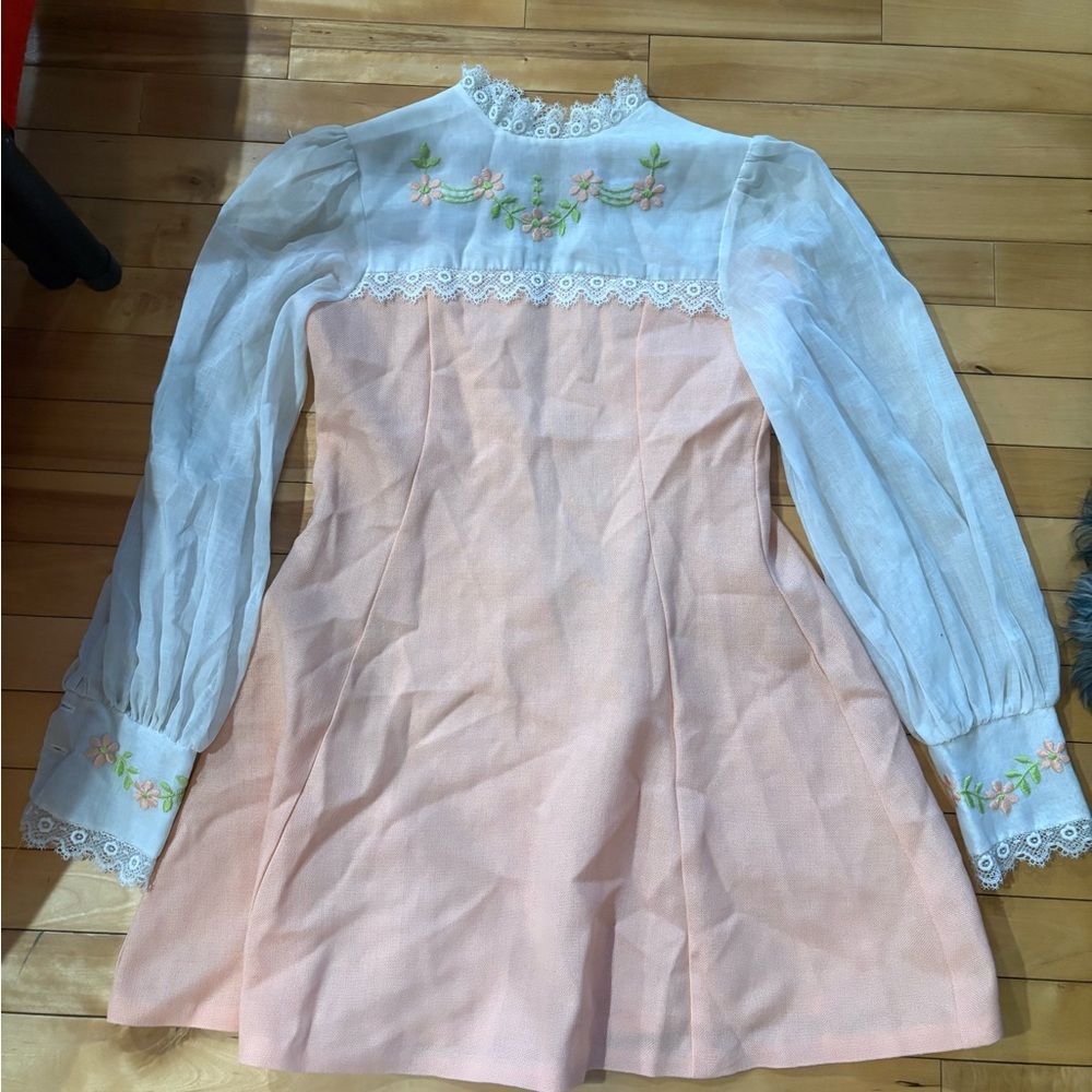 Vintage 1970’s Peach Dress with Floral Embroidery - Picture 4 of 6